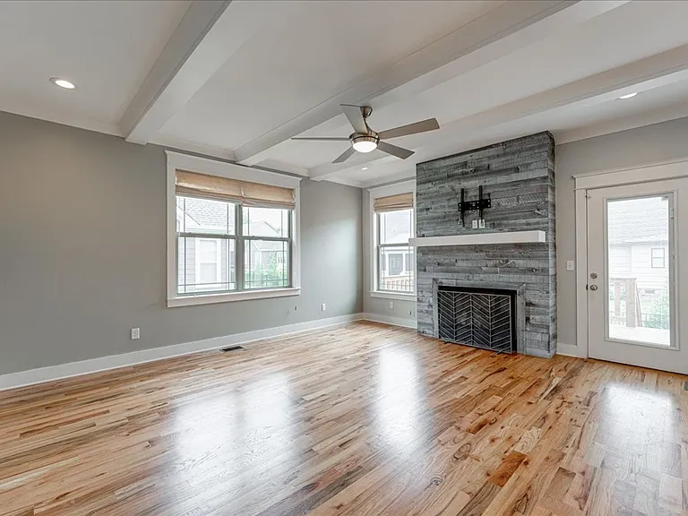 2318 Large Oak Dr — Photo 8
