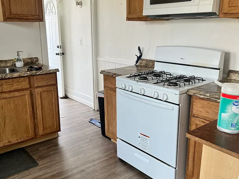 839 E 26th St #2 — Photo 31