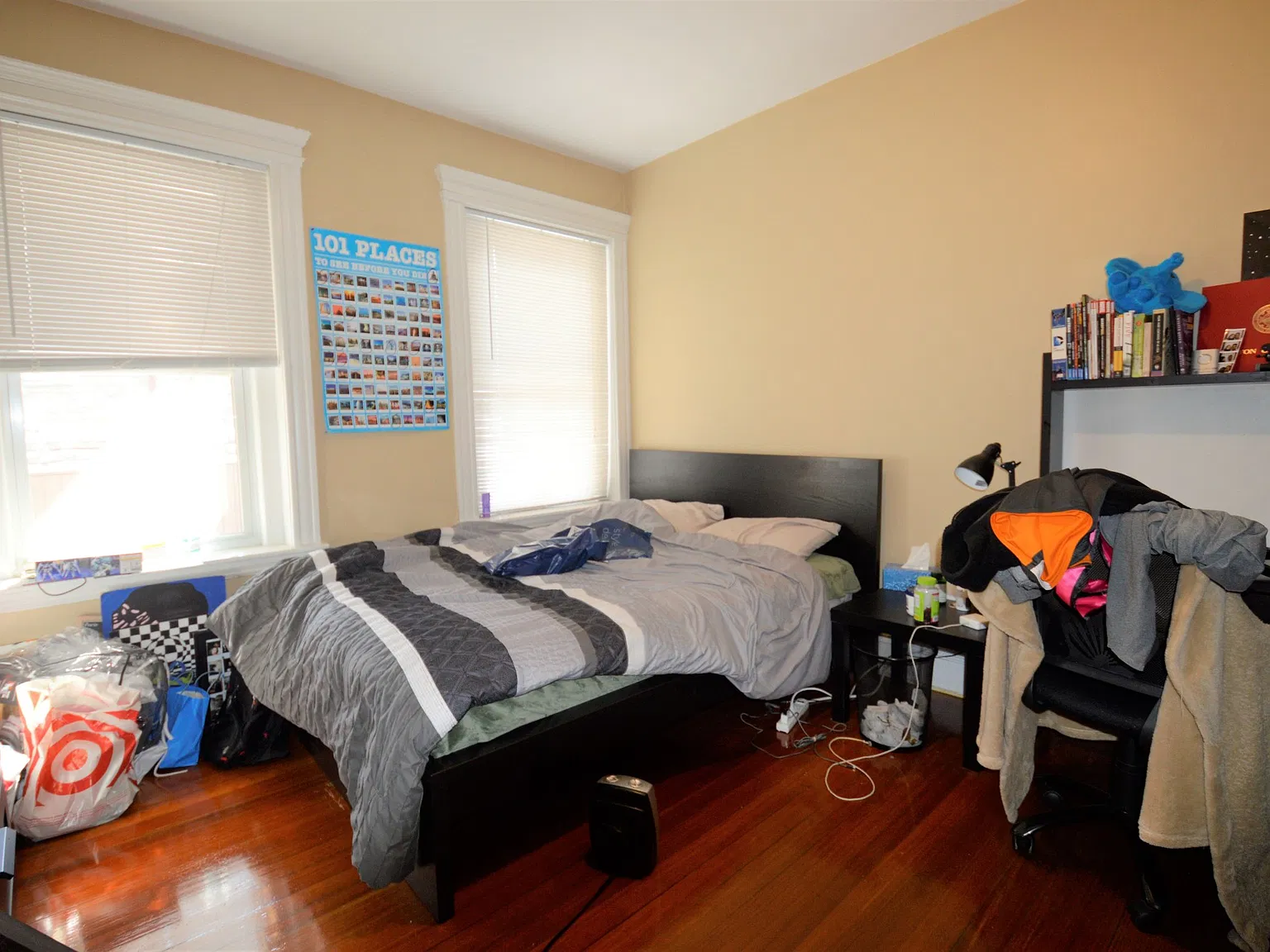 4 bed, 9999 sqft, $5,200 — Photo 2