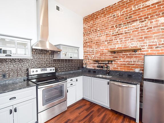 5th image of 908 Milton St