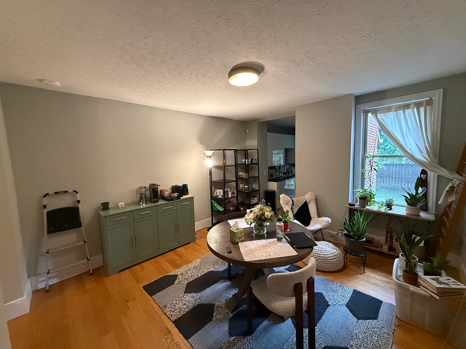 2 bed, 1100 sqft, $1,700 — Photo 3