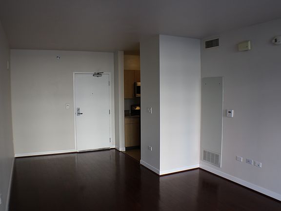5th image of 425 W Beech St Unit 808