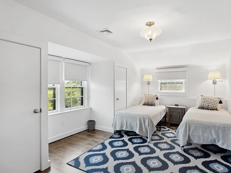 37 Beach Ln — Photo 27