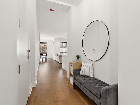 4th image of 323 S Racine Ave #6C