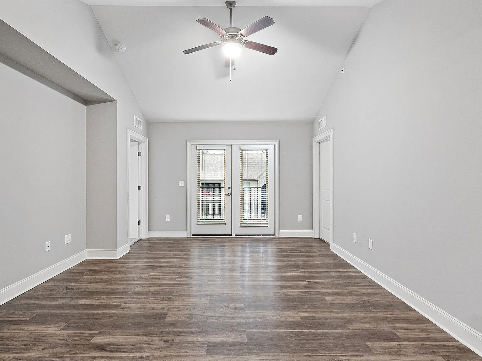 Grove Park Apartments — Photo 2