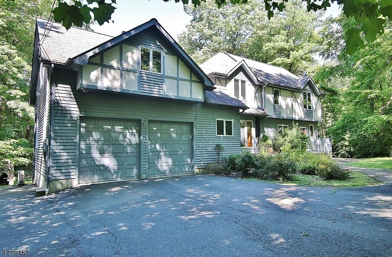 2nd image of 21 Hayward Rd