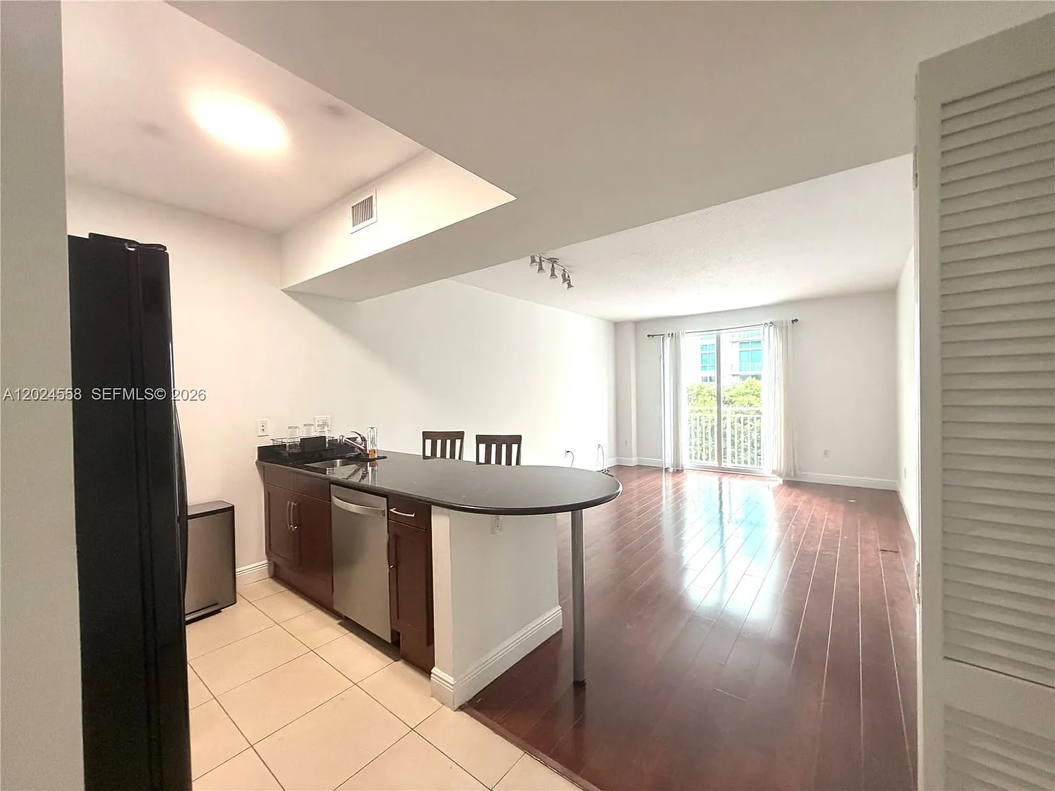 Downtown Dadeland Condo N — Photo 3