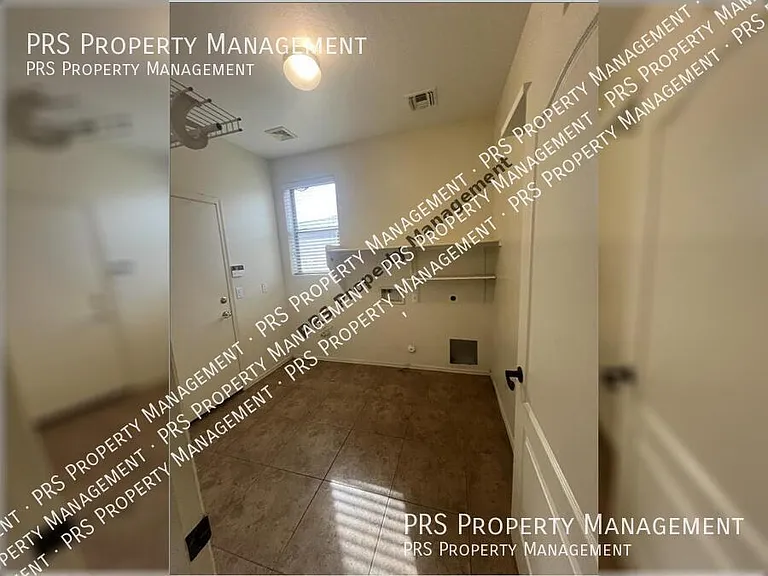 576 E Julian Dr — Photo 22