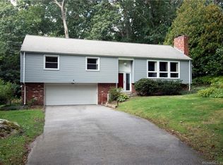 5 Jefferson Dr, East Lyme, CT 06333