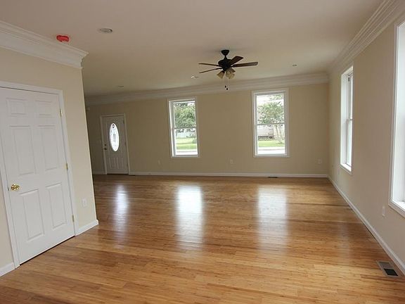 3rd image of 101 E Jewel St