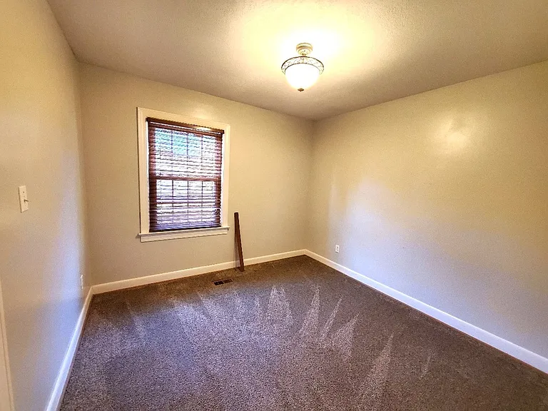 1601 Hopkins Dr — Photo 14