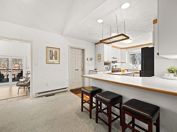 4th image of 69 Two Ponds Road