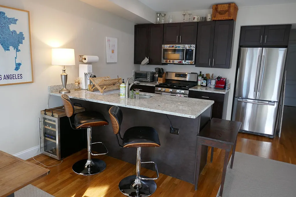 2 bed, 1.0 bath, 900 sqft, $4,250 — Photo 4