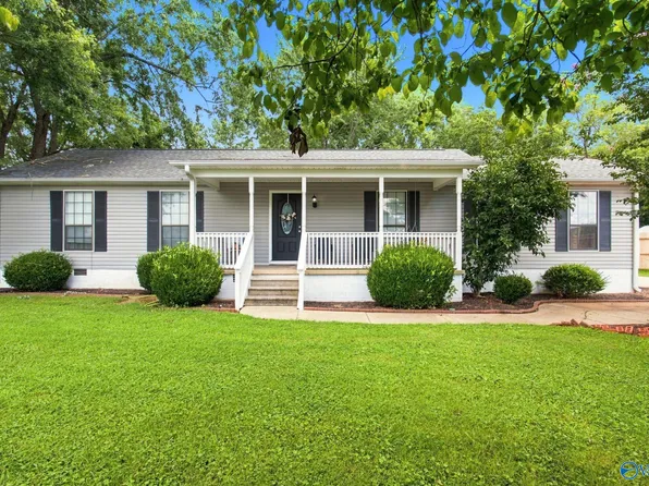 835 Walker Ln, New Market, AL 35761