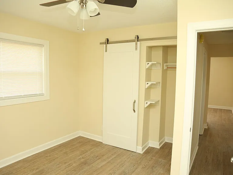 324 Caroline Ave — Photo 6