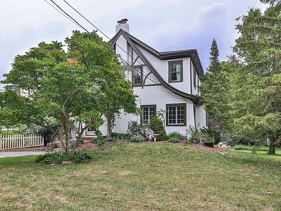 2nd image of 1256 Garden Cir