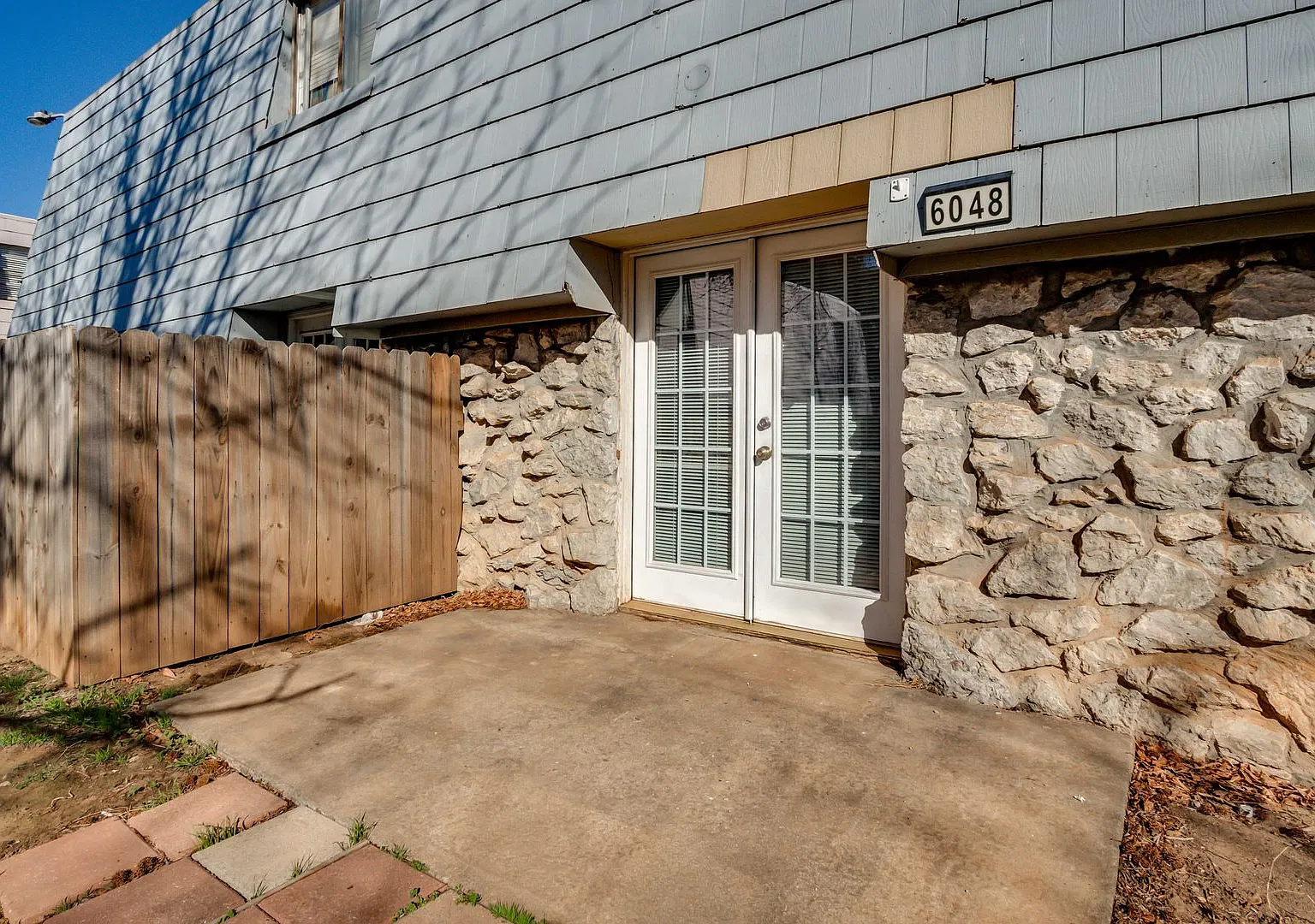 2 Bedroom 1.5 Bath Condo On Nw Expressway And Wilshire Section 8 Approved — Photo 4