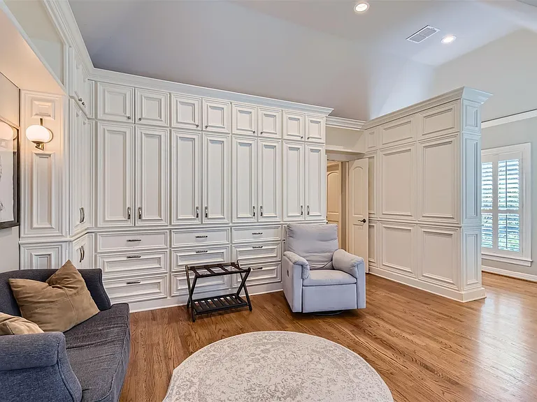 2390 W 8th St — Photo 21