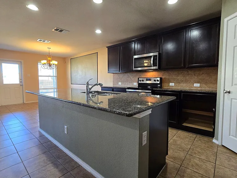 307 E Gemini Ln — Photo 6