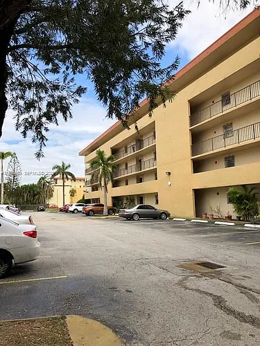 8889 Fontainebleau Blvd Photo 1