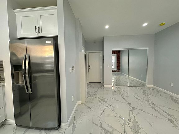 4th image of 1647 W 11th St APT 110