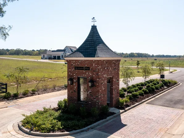 295 Bordeau St, Starkville, MS 39759