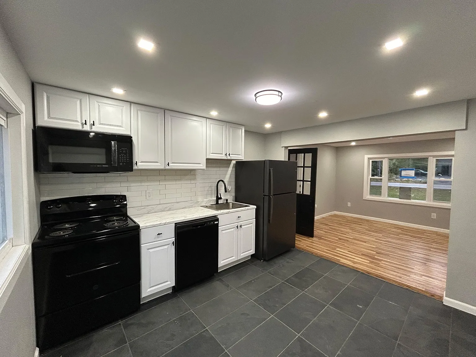 3 bed, 1420 sqft, $2,500 — Photo 4