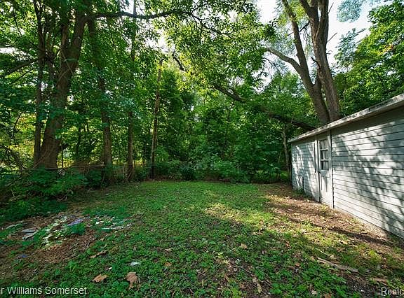4th image of 21495 Margareta St