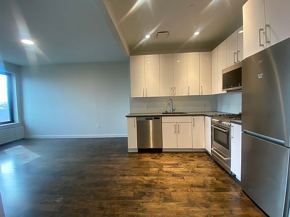 3rd image of 28-58 36th St #4D