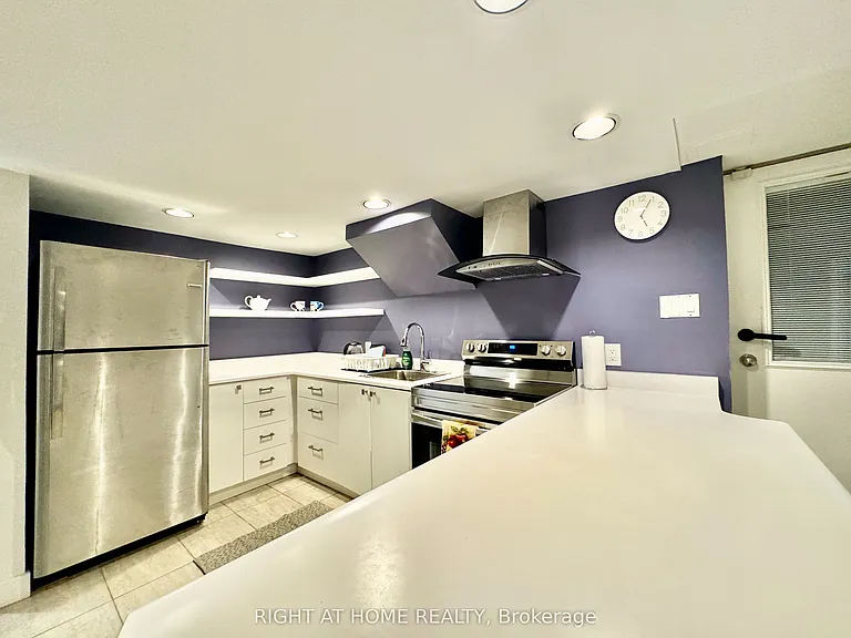 1196 Avenue Rd #BASEMENT — Photo 3