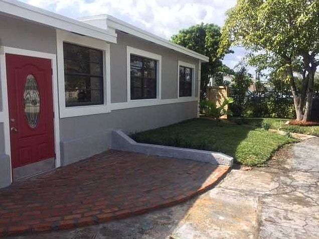 1st image of 1120 NE 155th St