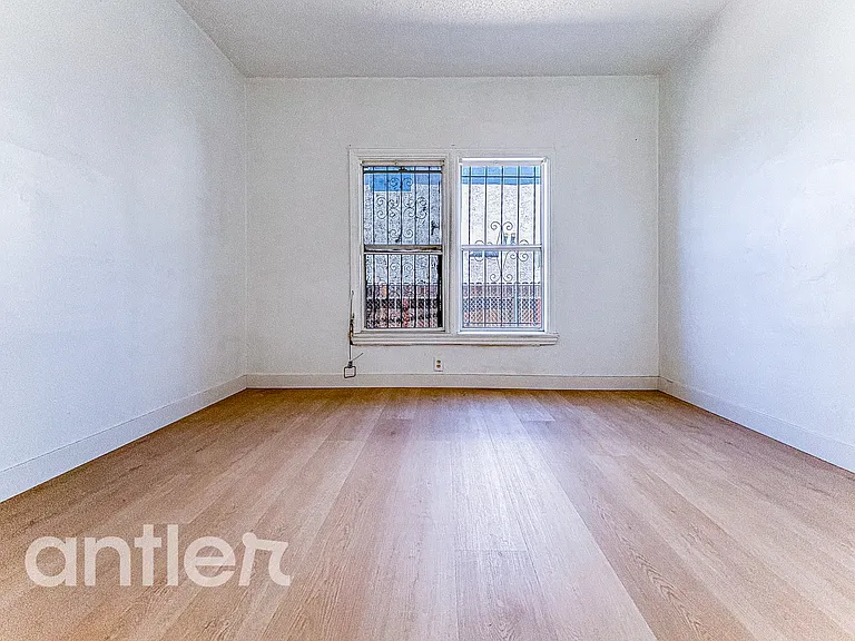 928 1/2 W 78th St #G1 — Photo 3