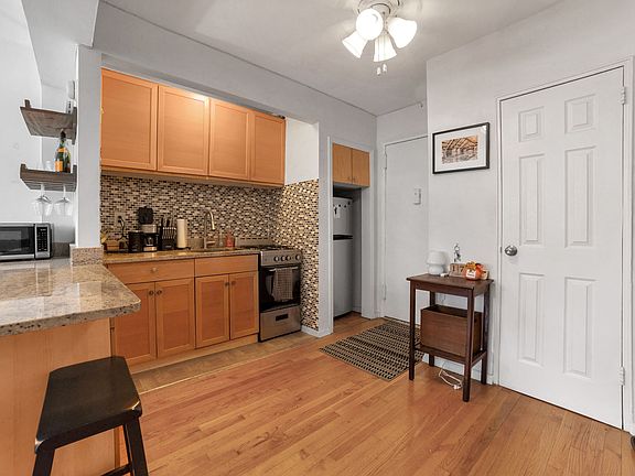 4th image of 225 E 76th St APT 5-D