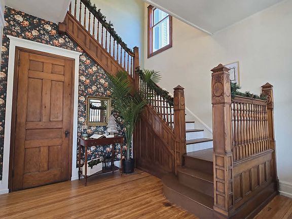 2nd image of 325 N Main St