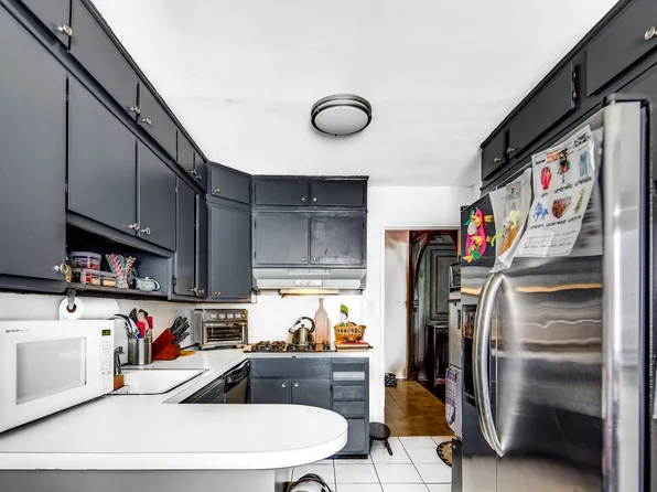 226 Whitman Drive image 4 of 20