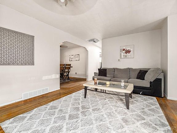 2nd image of 18 Dundee Ln