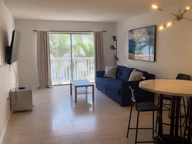 1357 Collins Ave #2R — Photo 4