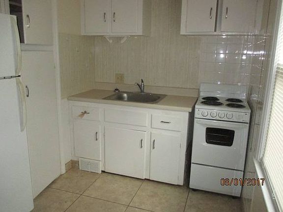 3rd image of 52 Willow Dr