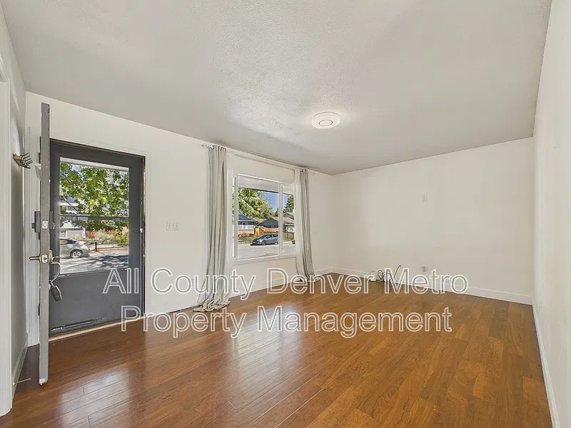4 bed, 2.0 bath, 1920 sqft, $3,795 — Photo 2