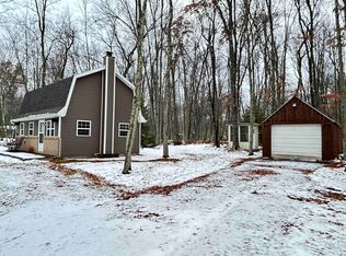 W12330 E Bedora Ct, Crivitz, WI 54114