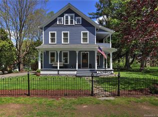 27 Pleasant St, Woodbury, CT 06798