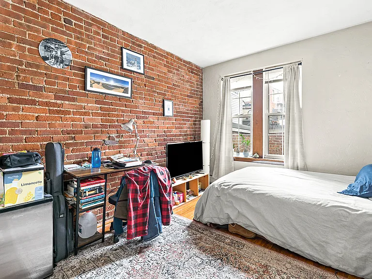 178 Salem St #1 — Photo 7