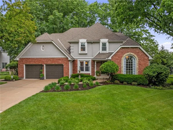 2204 W 123rd Ter, Leawood, KS 66209