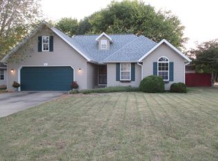 1671 S Burks Ave, Springfield, MO 65807