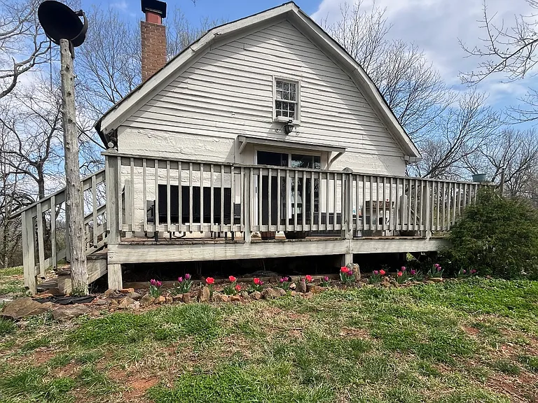 1748 Stony Point Rd — Photo 2