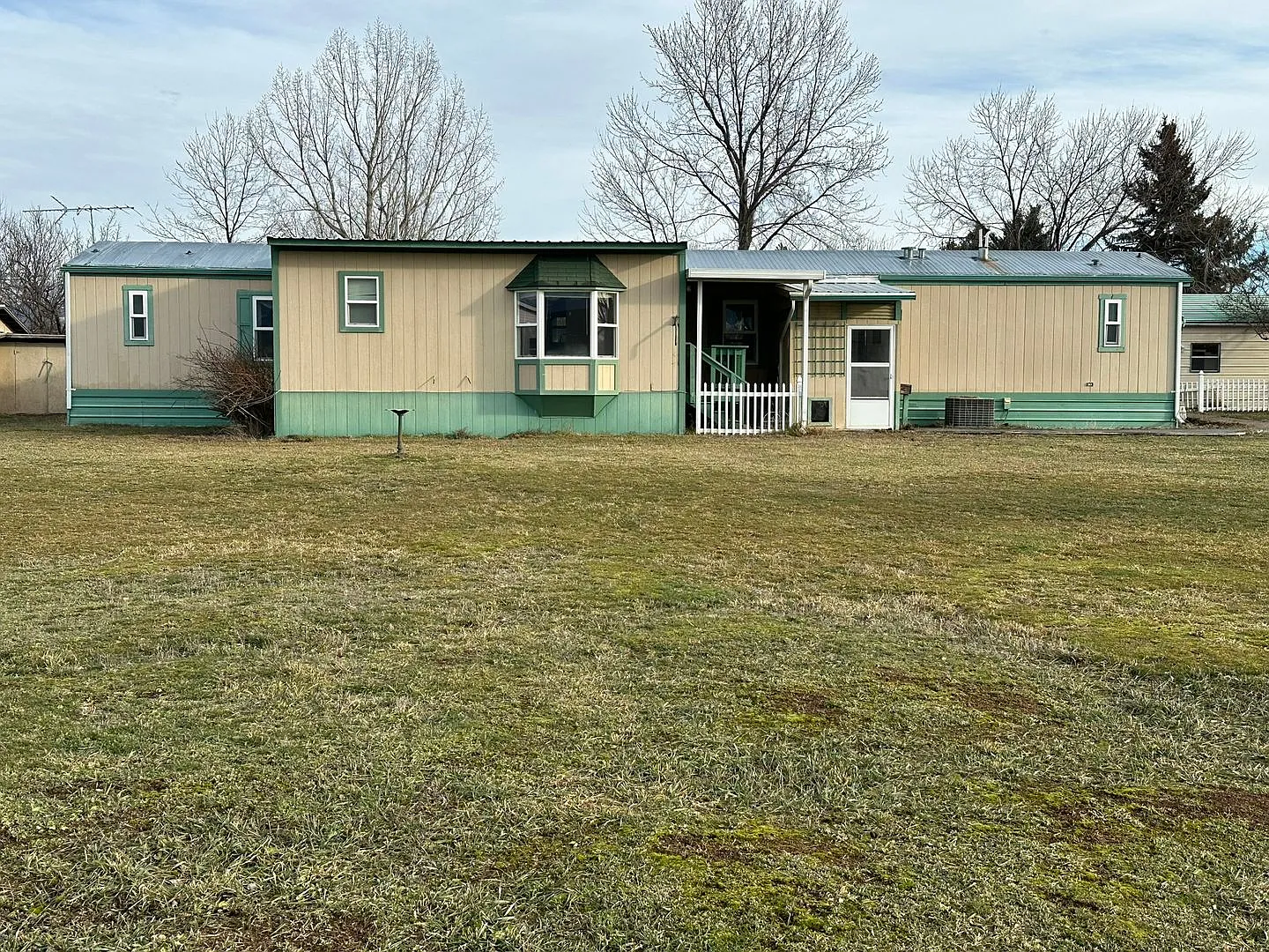 3 Bed / 2 Bath on One Acre Garage Included — Photo 4