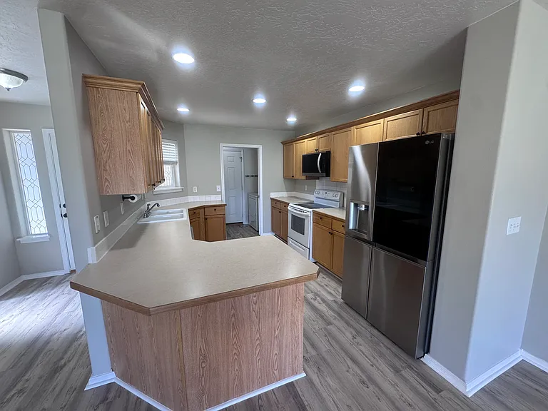 1700 NE Cinder Loop — Photo 10