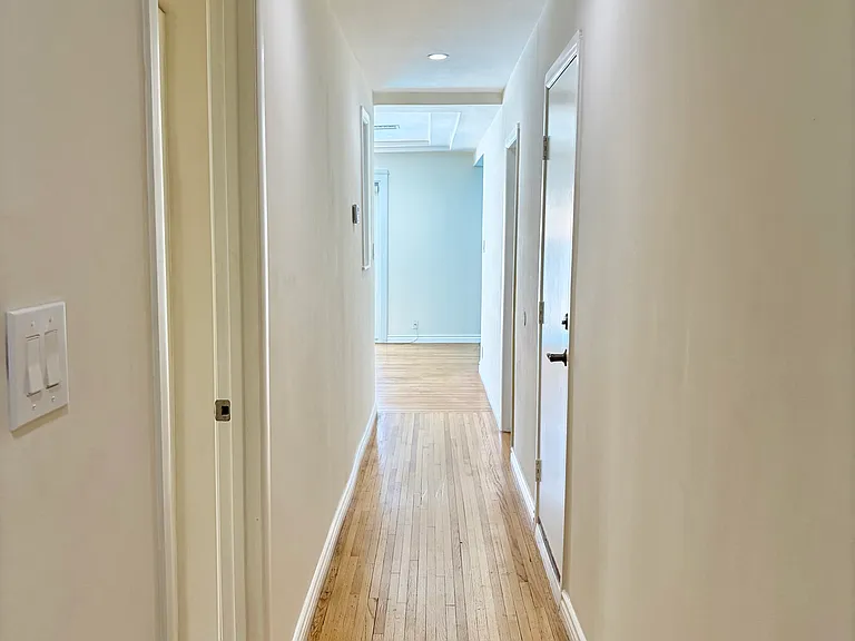 4506 Bakman Ave — Photo 4