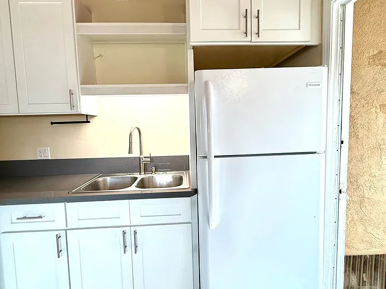 4901 Frink Ave — Photo 12