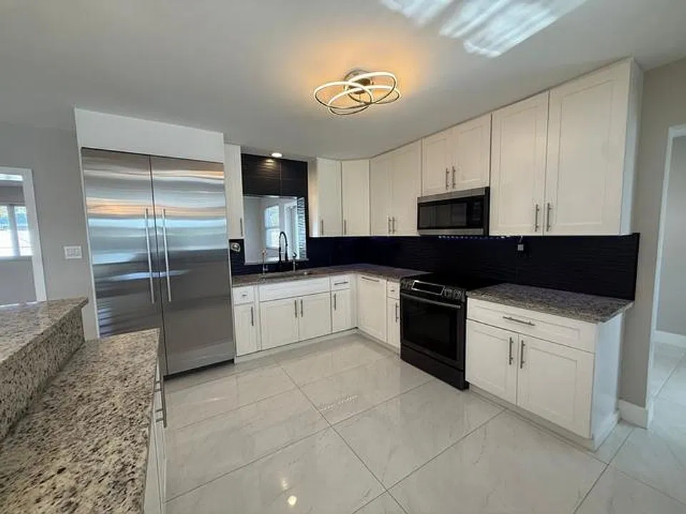 4901 NE 13th Ter